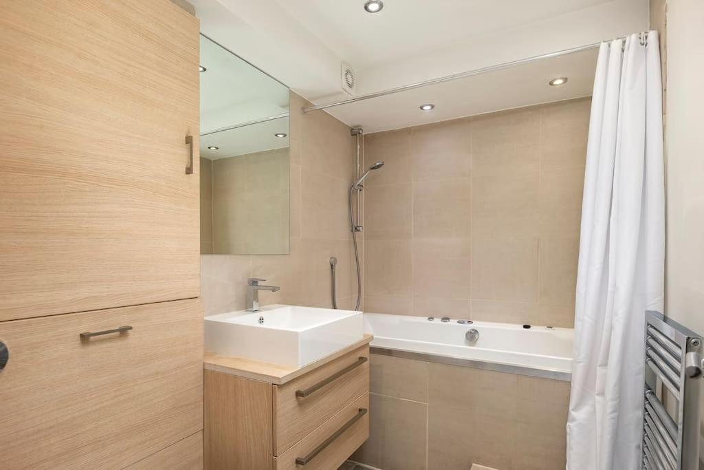 ' Luxury & Spacious 4 Bed 4 Bath Apartment ' London Luaran gambar